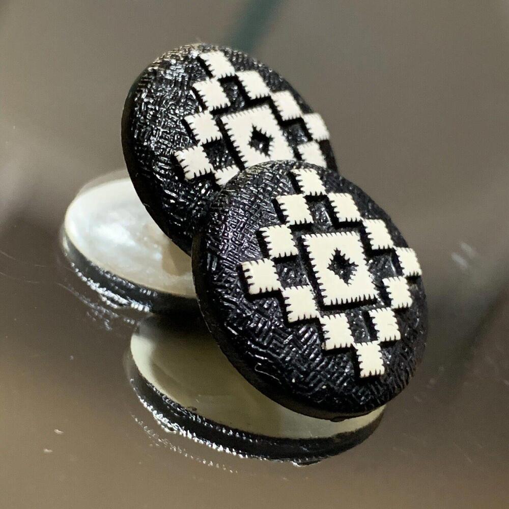 Vintage Black And White Round Geometric Design Art Deco Shank Buttons Set 2